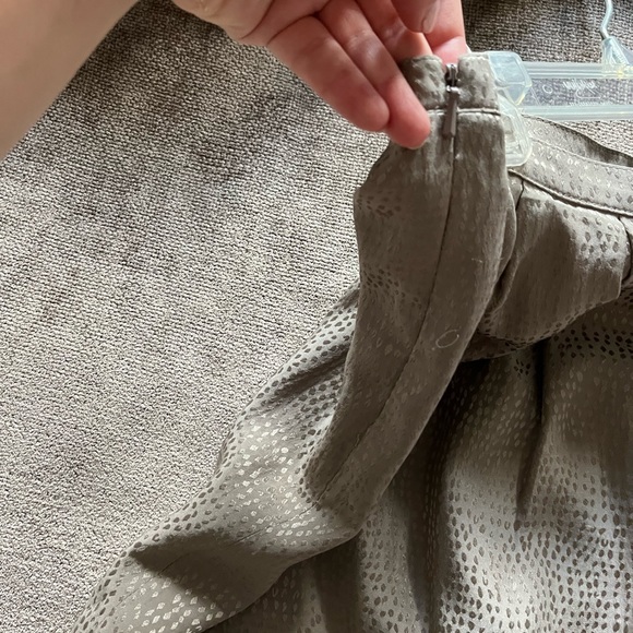 Broadway & Broome (Madewell) Grayish Pleated Mini Skirt -Size 2 - Picture 3 of 4